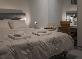 Sophisticated Apartment in Syntagma by GHH