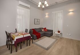 Sophisticated Apartment in Syntagma by GHH