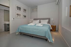 Sophisticated Apartment in Syntagma by GHH