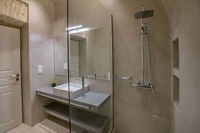 Sophisticated Apartment in Syntagma by GHH