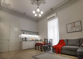 Sophisticated Apartment in Syntagma by GHH