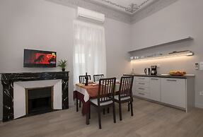 Sophisticated Apartment in Syntagma by GHH