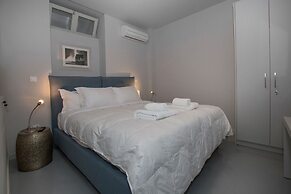 Sophisticated Apartment in Syntagma by GHH