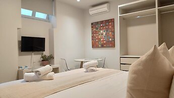 Sophisticated Apartment in Syntagma by GHH