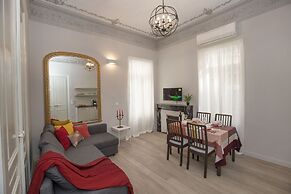 Sophisticated Apartment in Syntagma by GHH