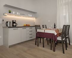 Sophisticated Apartment in Syntagma by GHH