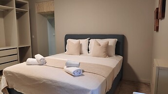 Sophisticated Apartment in Syntagma by GHH