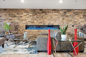Cobblestone Hotel & Suites - Austin