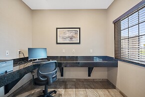 Cobblestone Hotel & Suites - Austin