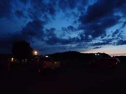 Country Villa Motel and Country Camping