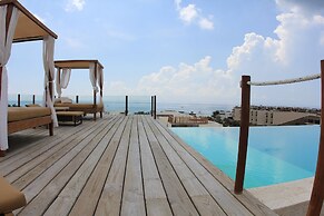 Las Brisas Condominios