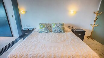 Las Brisas Condominios