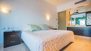 Las Brisas Condominios