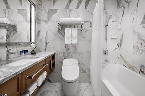 Halepuna Waikiki by Halekulani