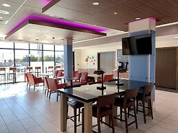 Holiday Inn Express & Suites Phoenix North - Happy Valley by IHG