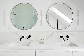 Sonder by Marriott Bonvoy Gravier Place Apartments Medical