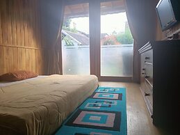 ADK Papandayan Homestay & Tour