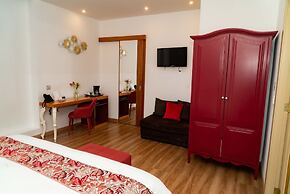 Adamas House Hotel