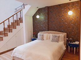 Adamas House Hotel