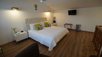 Adamas House Hotel