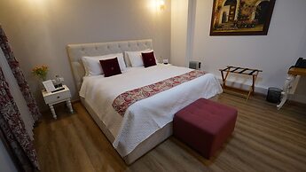 Adamas House Hotel