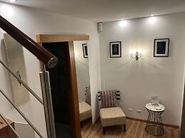 Adamas House Hotel