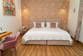 Adamas House Hotel