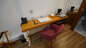 Adamas House Hotel