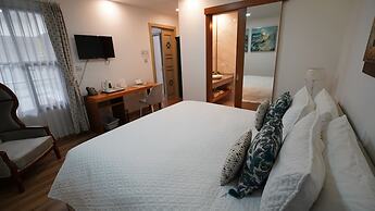 Adamas House Hotel