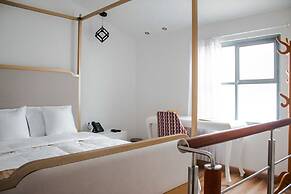 Adamas House Hotel