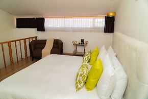 Adamas House Hotel