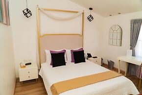 Adamas House Hotel