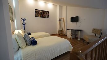 Adamas House Hotel