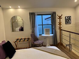 Adamas House Hotel