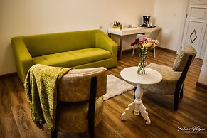Adamas House Hotel