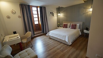 Adamas House Hotel