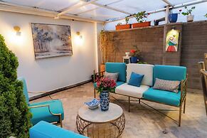 Adamas House Hotel