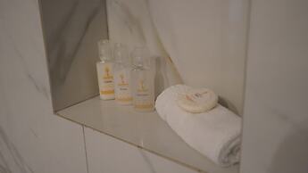 Adamas House Hotel