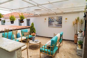 Adamas House Hotel