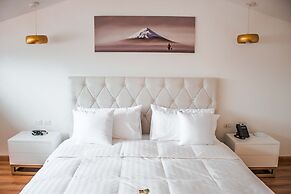 Adamas House Hotel