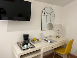 Adamas House Hotel