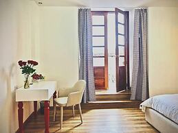 Adamas House Hotel