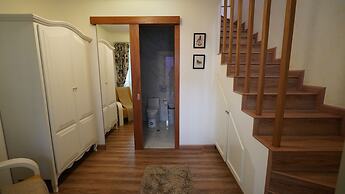 Adamas House Hotel