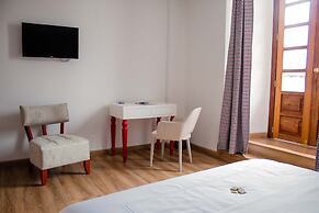 Adamas House Hotel