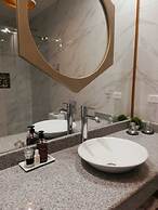 Adamas House Hotel
