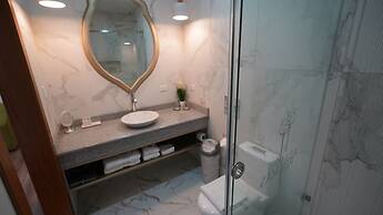 Adamas House Hotel