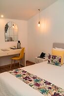 Adamas House Hotel