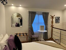 Adamas House Hotel