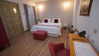 Adamas House Hotel