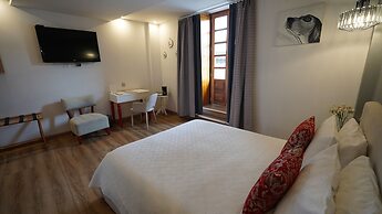 Adamas House Hotel